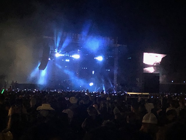 large crowd, Luke Bryan concert, blue lights