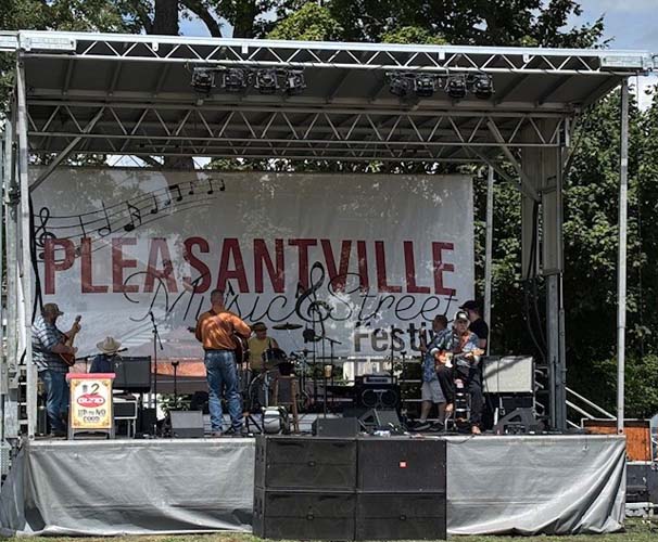 Evening crowd at Pleasantville festival